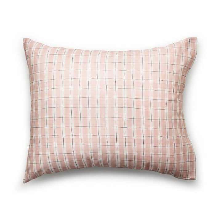 65282_product_iris_collection_pillow_case_bed_linen_pillow_case_50x60_lutyens_iris_art_no_white_background_and_we_see_the_front_of_the_pillow_case_image_size_2020-07-20_peksta_larnil